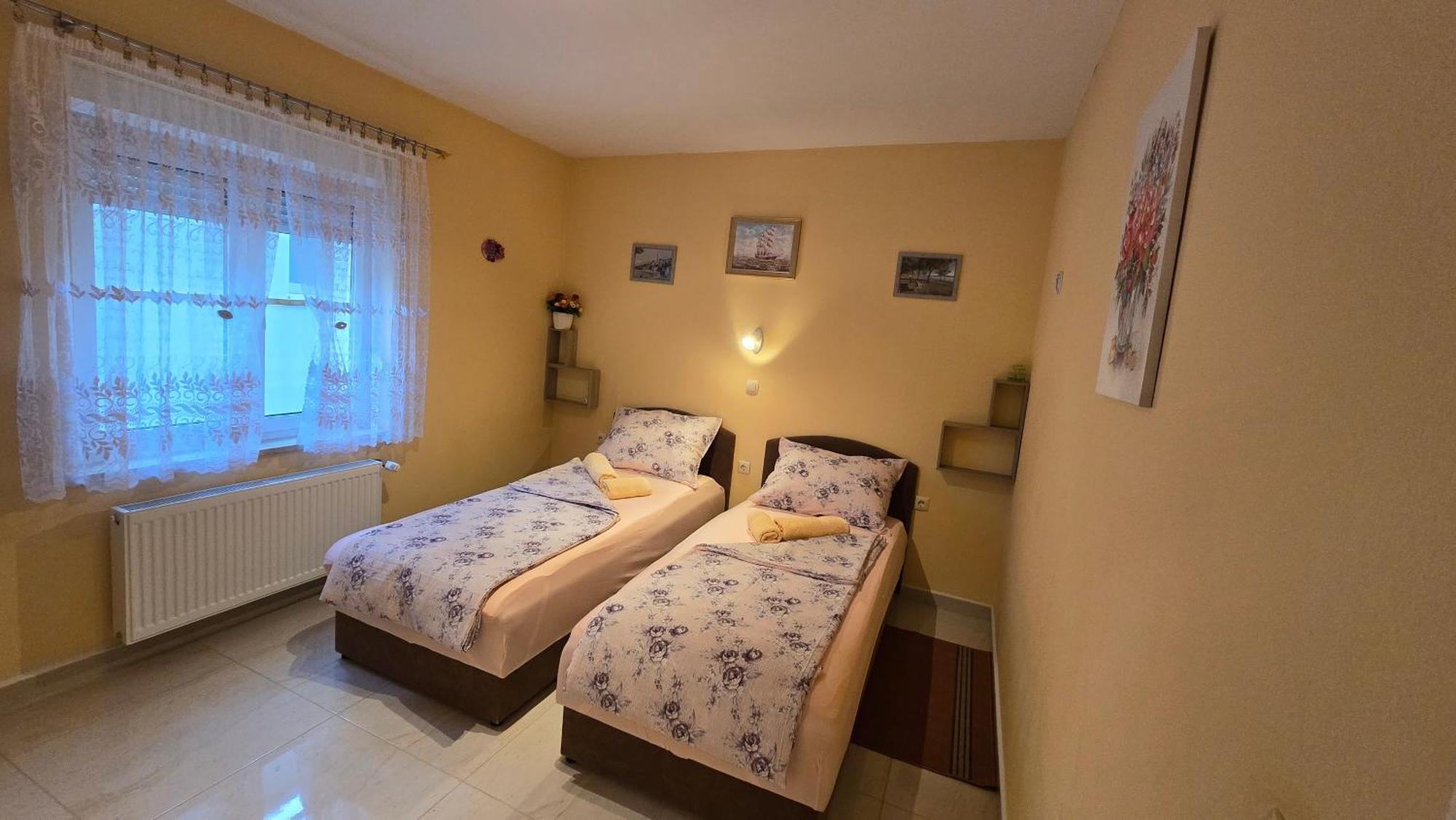 Apartmani Plavsic โนวีวีโนดอลสกี ภายนอก รูปภาพ