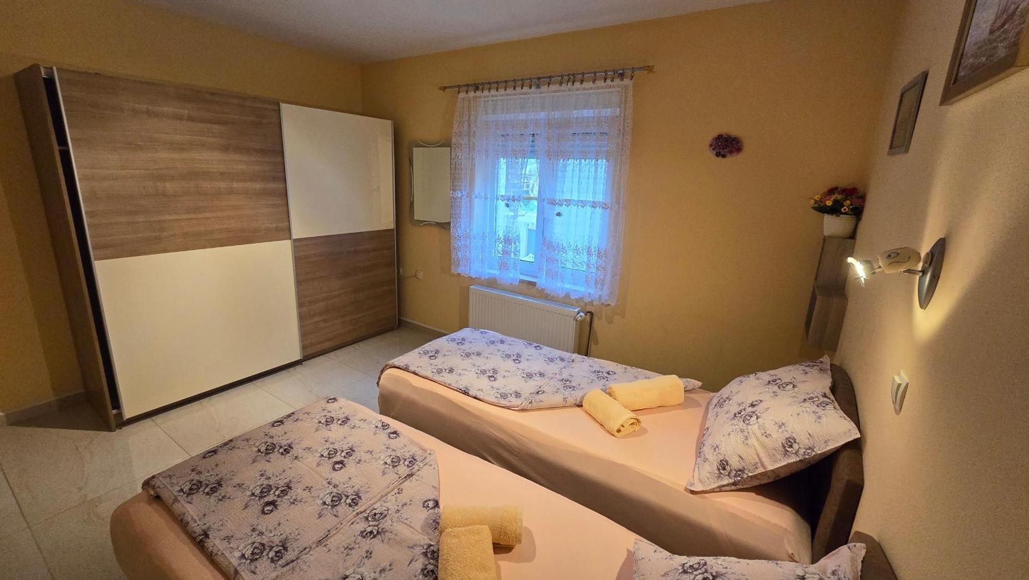 Apartmani Plavsic โนวีวีโนดอลสกี ภายนอก รูปภาพ