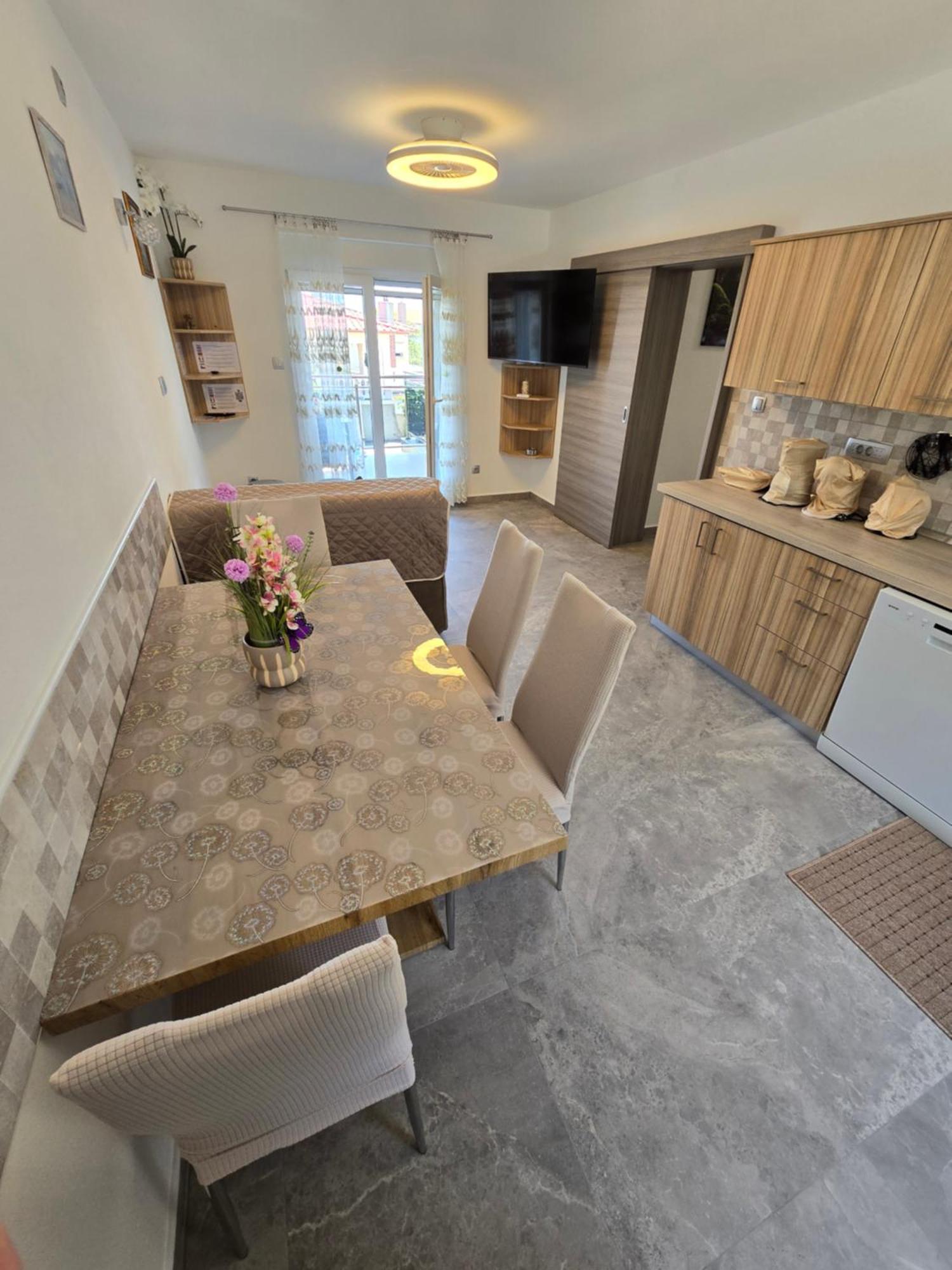 Apartmani Plavsic โนวีวีโนดอลสกี ภายนอก รูปภาพ