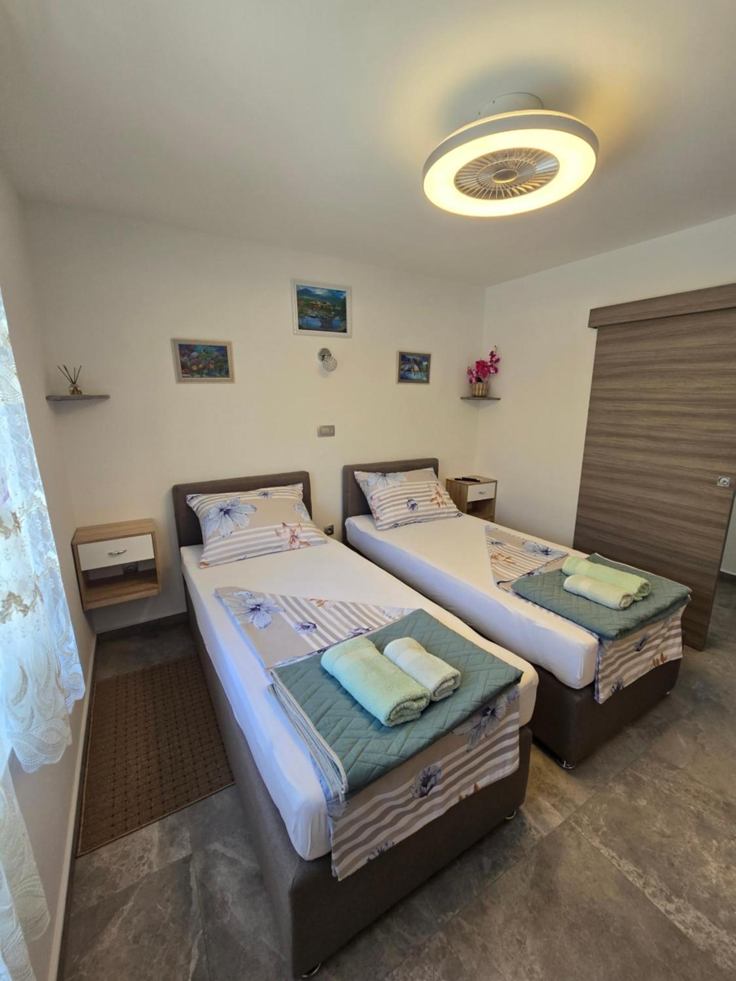 Apartmani Plavsic โนวีวีโนดอลสกี ภายนอก รูปภาพ