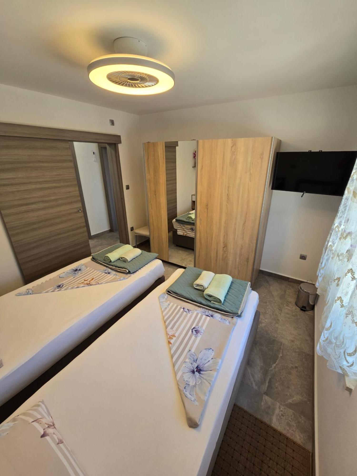 Apartmani Plavsic โนวีวีโนดอลสกี ภายนอก รูปภาพ
